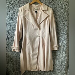 Women’s Light Pink Lined Trench Cost Size XS in Excellent Used Condition